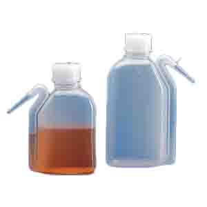 Wash Bottle, Squeeze with Integral Molded Dispensing Tip, Screwcap, PE, 500mL, 1/Unit